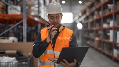4 Reasons Two-Way Radios Encourage Workplace Safety
